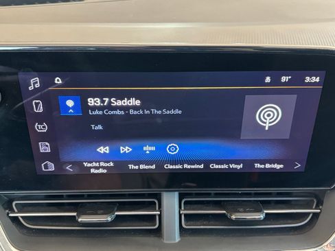 Used 2025 Chevrolet Trax LT FWD image 20