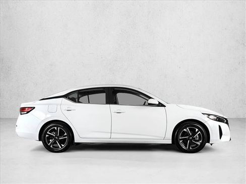 Used 2025 Nissan Sentra SV FWD image 4