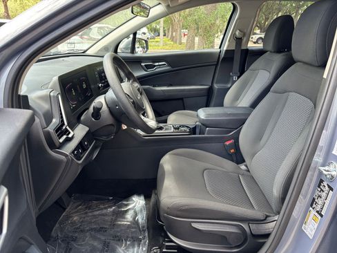 Used 2025 Kia Sportage LX FWD image 24