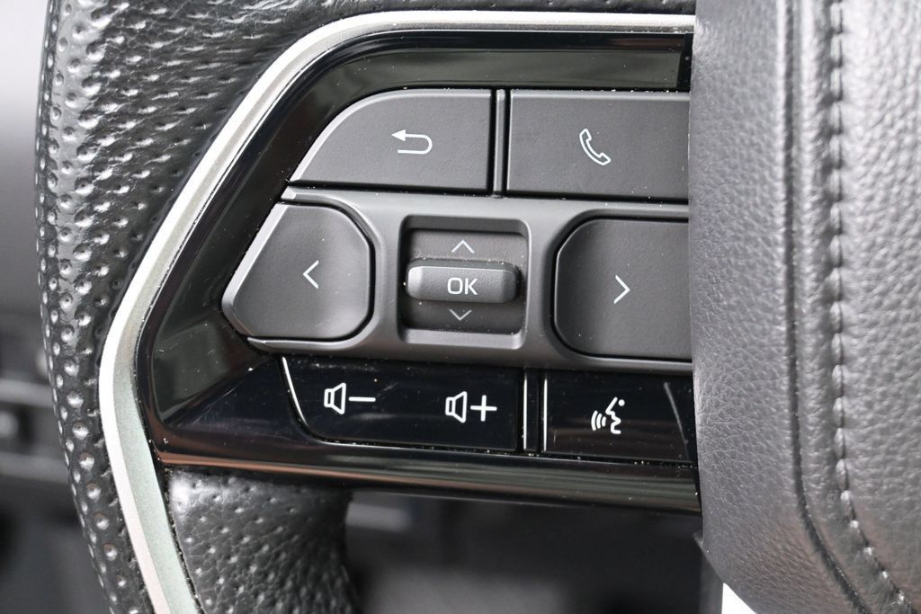 Used 2024 Toyota Tundra Platinum AWD/4WD image 18