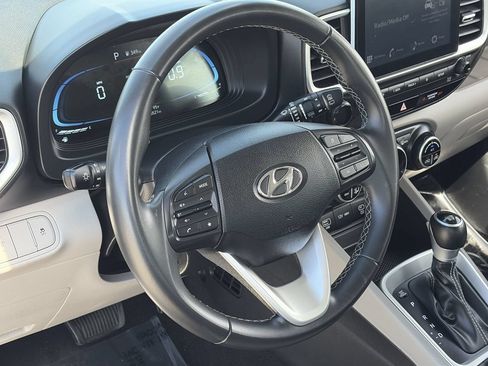 Used 2025 Hyundai Venue SEL FWD image 12