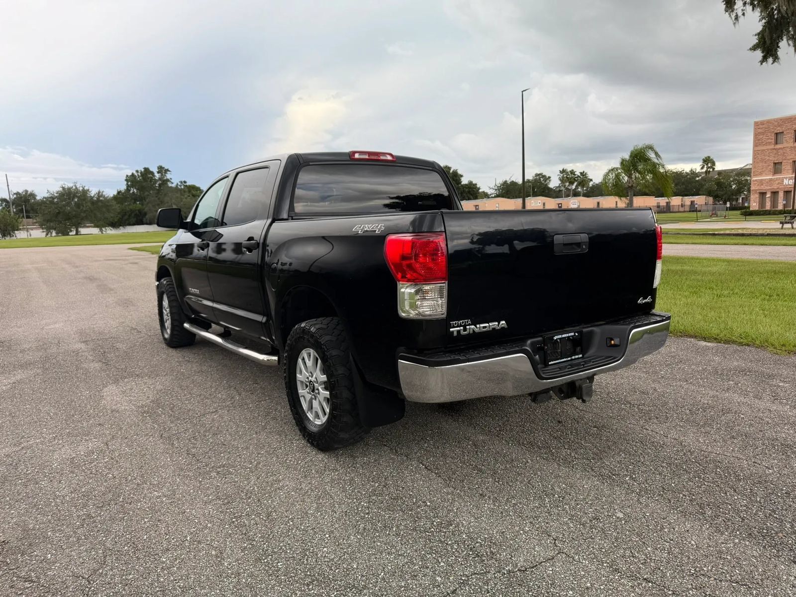 Used 2013 Toyota Tundra 4x4 CrewMax w/ Tow Pkg image 8