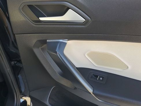 Used 2019 Volkswagen Tiguan SE image 47
