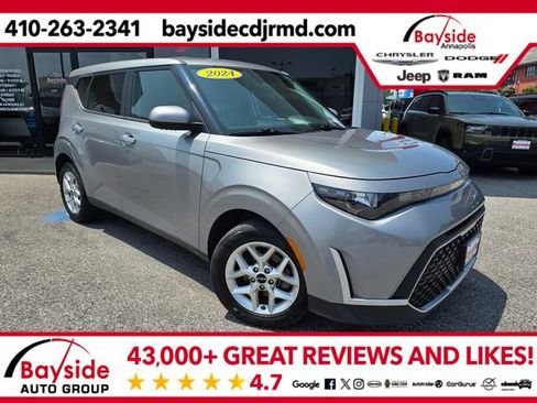 Used 2024 Kia Soul LX w/ Option Group 015 FWD image 1