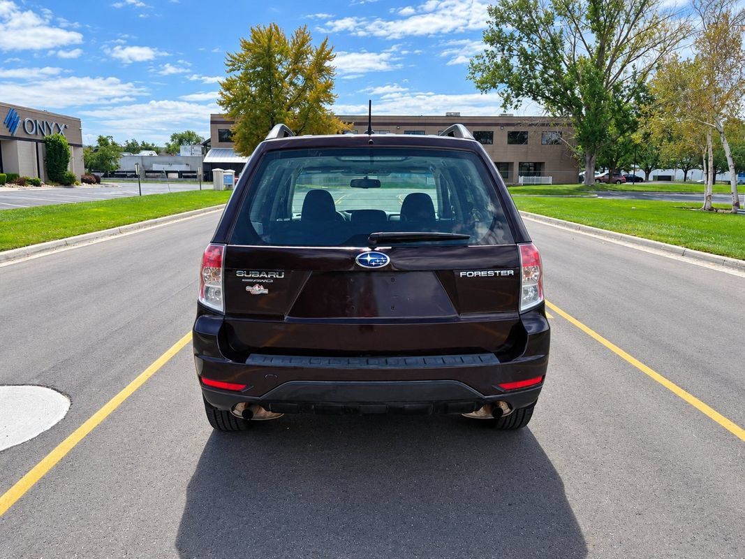 Used 2013 Subaru Forester 2.5X Premium w/ Popular Pkg 1 AWD/4WD image 4