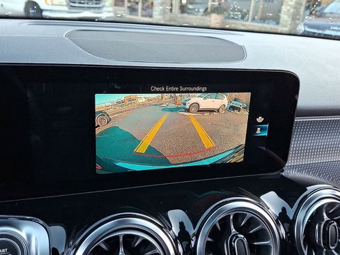 Used 2022 Mercedes-Benz GLB 250 4MATIC image 24