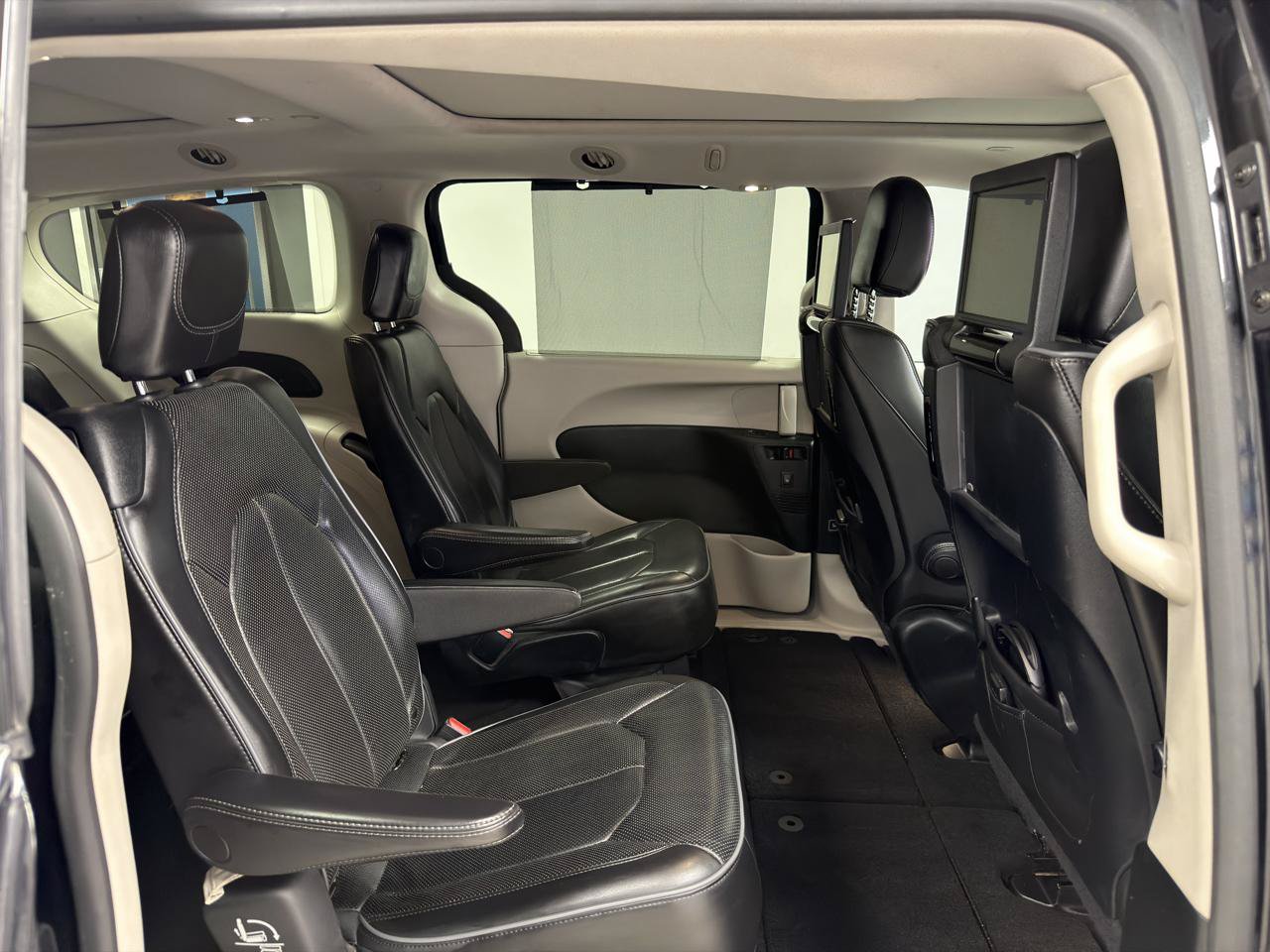 Used 2019 Chrysler Pacifica Limited FWD image 30