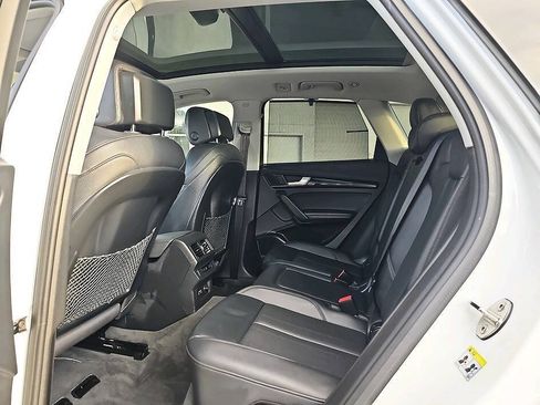 Used 2020 Audi Q5 e Premium Plus w/ Premium Plus Package AWD/4WD image 24