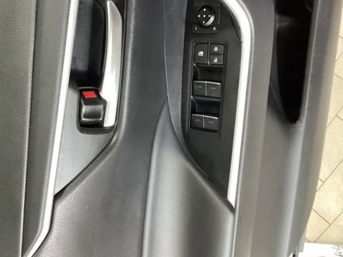 Used 2025 Toyota RAV4 XLE AWD/4WD image 17