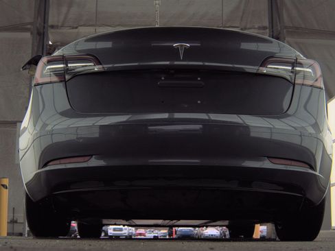 Used 2018 Tesla Model 3 Long Range image 8