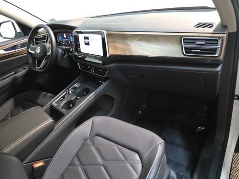 Used 2025 Volkswagen Atlas SE image 37