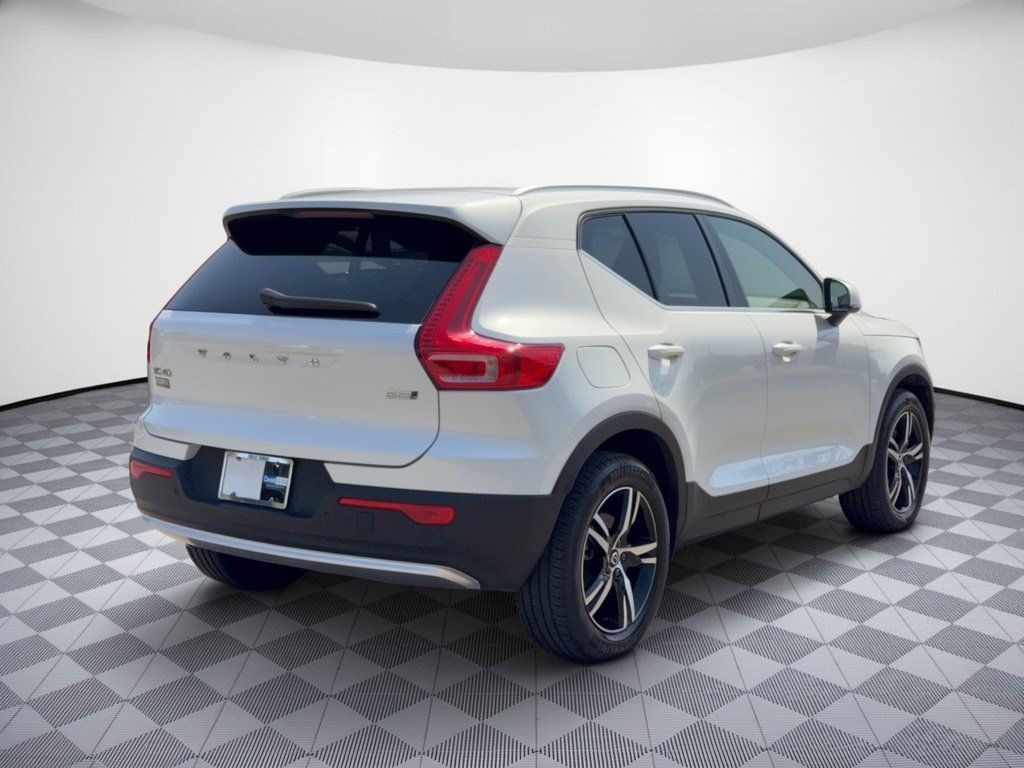 Used 2025 Volvo XC40 B5 Core AWD/4WD image 9
