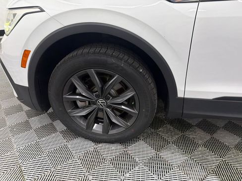 Used 2022 Volkswagen Tiguan SE FWD image 12