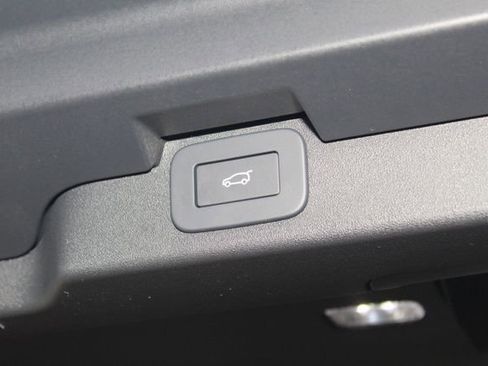 New 2026 Land Rover Discovery Limited Edition image 13