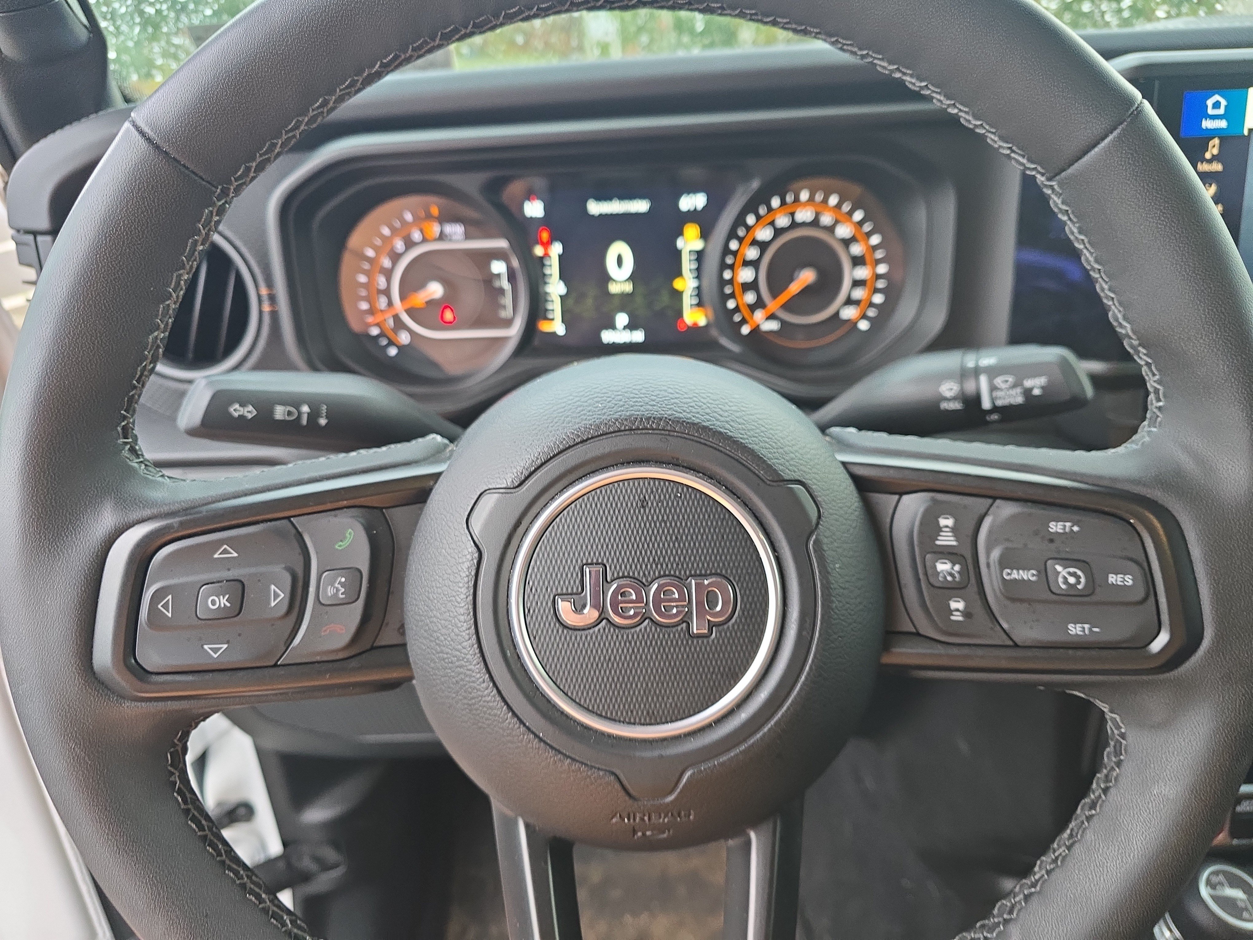 Used 2025 Jeep Gladiator Mojave w/ Convenience Group AWD/4WD image 17