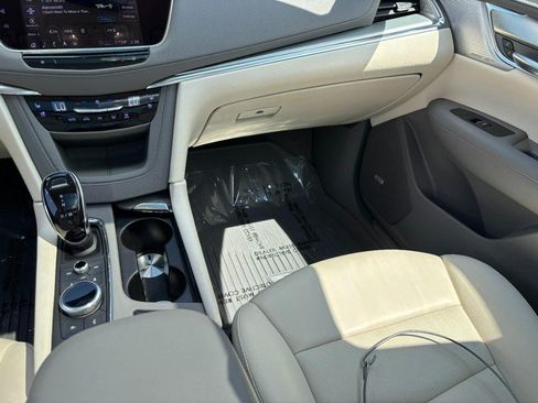 Used 2023 Cadillac XT5 Premium Luxury w/ Technology Package AWD/4WD image 16