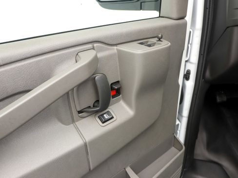 Used 2021 GMC Savana 2500 Extended w/ Driver Convenience Package image 18