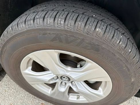 Used 2020 Toyota RAV4 LE w/ Carpet Mat Package AWD/4WD image 3