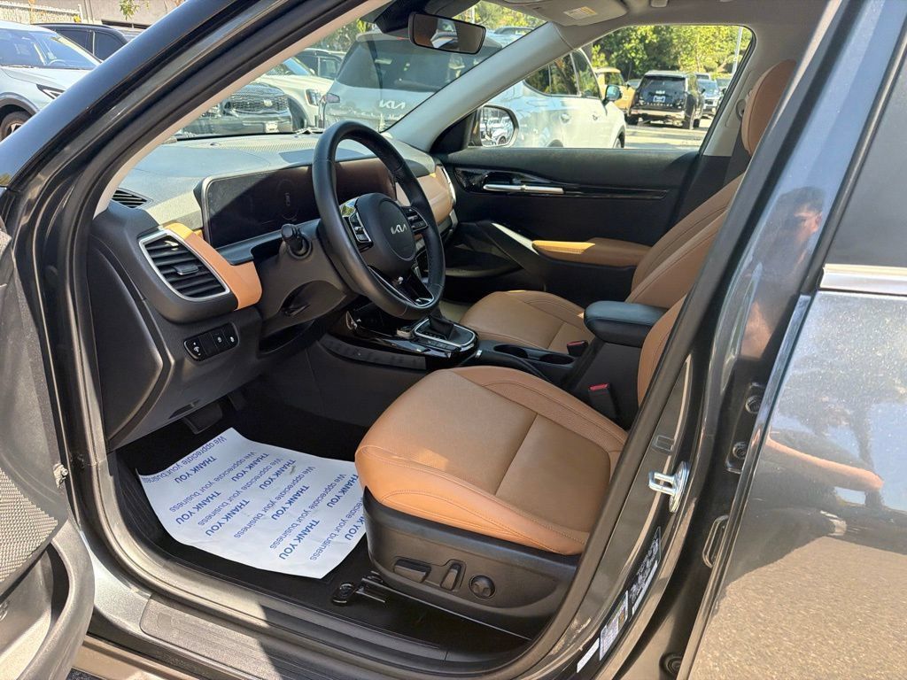 Certified 2024 Kia Seltos EX FWD image 4