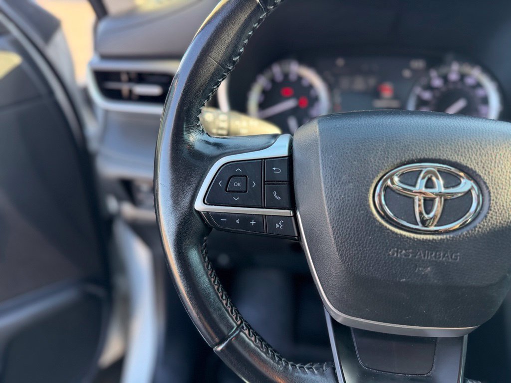 Used 2022 Toyota Highlander XLE AWD/4WD image 26
