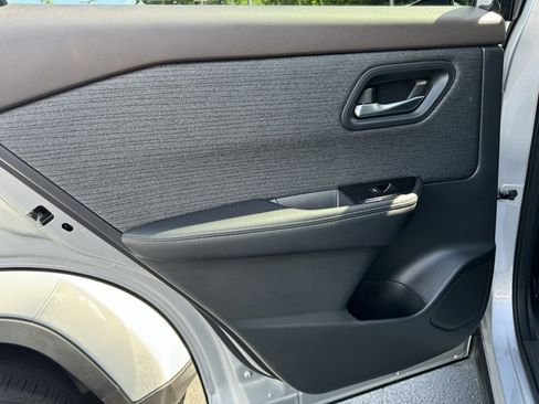 Used 2022 Nissan Rogue SV image 26