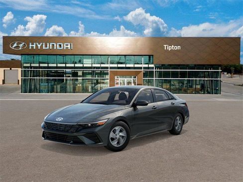 New 2026 Hyundai Elantra SE image 1