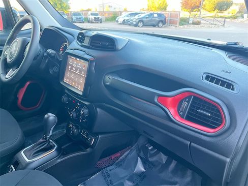 Used 2023 Jeep Renegade Trailhawk image 28