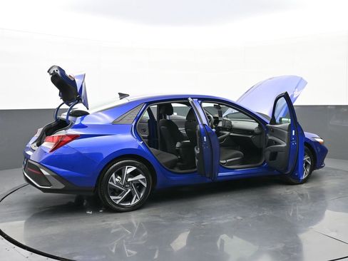 Certified 2025 Hyundai Elantra Sport image 45
