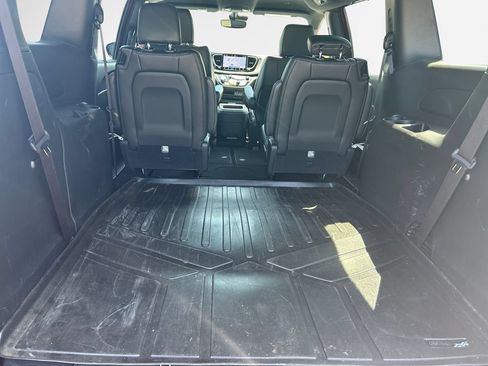 Certified 2025 Chrysler Pacifica Select AWD/4WD image 27