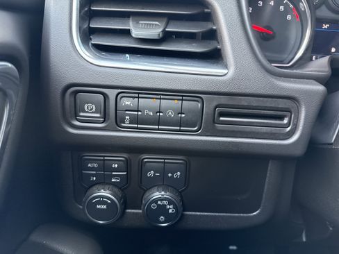 Used 2023 Chevrolet Suburban LS image 35