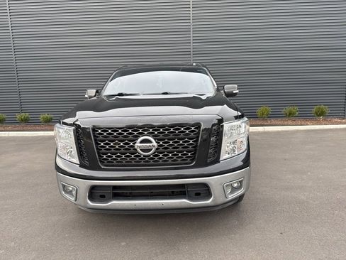 Used 2019 Nissan Titan SV image 7