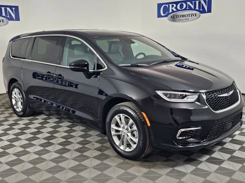 New 2026 Chrysler Pacifica Select image 7
