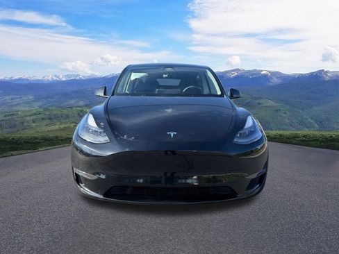 Used 2023 Tesla Model Y Long Range AWD/4WD image 9