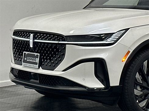 New 2026 Lincoln Nautilus Reserve w/ Jet Appearance Package image 2