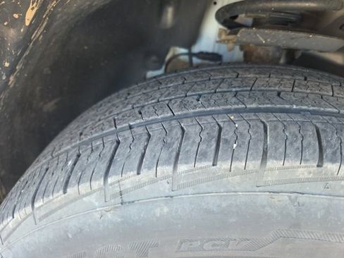 Used 2019 Jeep Cherokee Latitude Plus AWD/4WD image 4