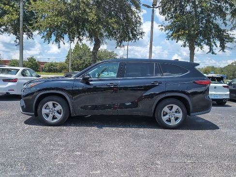 Used 2020 Toyota Highlander L FWD image 3