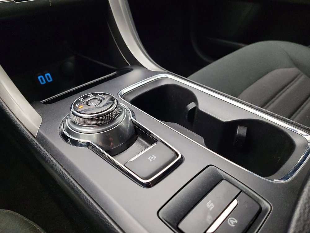 Used 2020 Ford Fusion SE FWD image 26