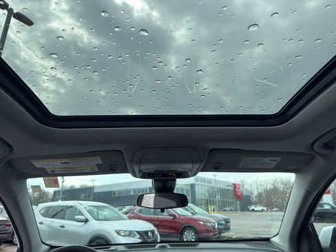 Used 2024 Chevrolet Equinox LT image 29