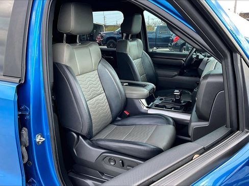 Used 2022 Chevrolet Silverado 1500 ZR2 w/ Technology Package image 9