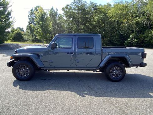 New 2025 Jeep Gladiator Sport image 5