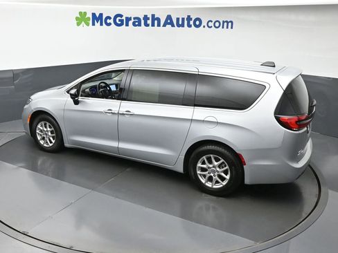 Used 2024 Chrysler Pacifica Touring-L image 26