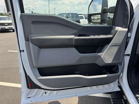 New 2025 Ford F550 4x4 Supercab Super Duty image 9