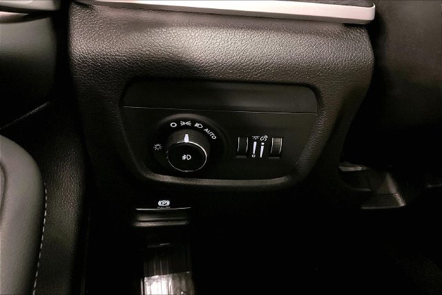 Used 2023 Jeep Grand Cherokee L Limited w/ Black Appearance Package AWD/4WD image 38