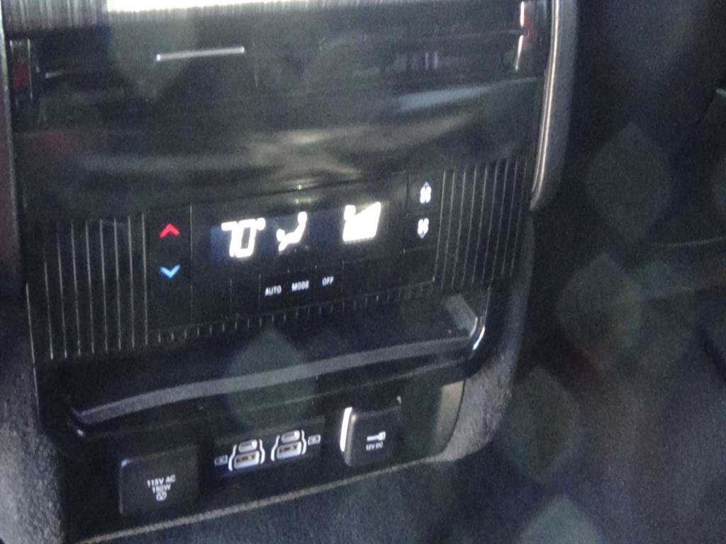 Certified 2022 Jeep Wagoneer Series II AWD/4WD image 16