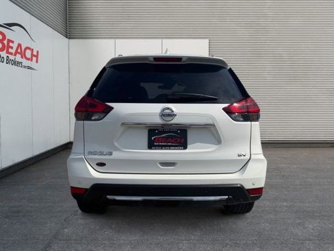 Used 2020 Nissan Rogue SV w/ Premium Package image 14
