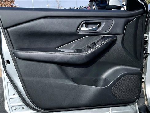 Used 2024 Nissan Rogue SV image 21