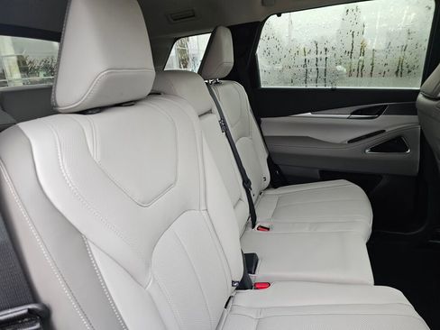 New 2026 INFINITI QX60 Luxe image 16