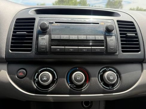 Used 2005 Toyota Camry LE FWD image 12