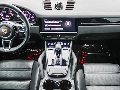 Used 2022 Porsche Cayenne image 13