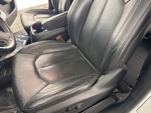 Used 2021 Chrysler Pacifica Touring-L w/ Premium & Safety Sphere Group image 23